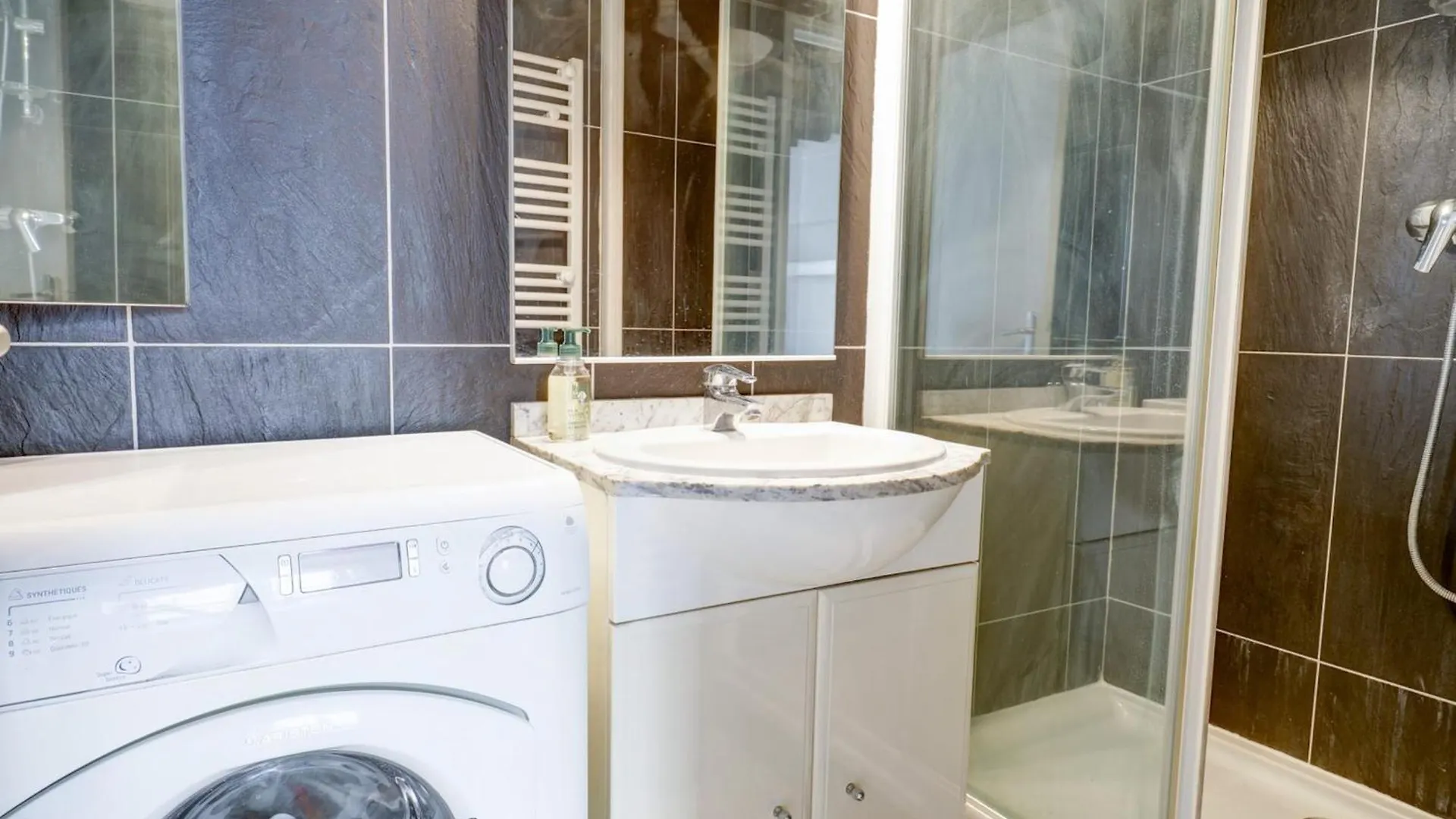 Bnbnova - Latin Quarter & Sorbonne - 2Br Paris Frankrike